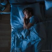 LAVAZEN | přírodní sprej s esenciálními oleji levandule & eukalyptu | „sníček“ pro klidný spánek, pohodu & relaxaci | 30 ml 