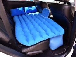 Nafukovací matrac na zadné sedačky automobilu