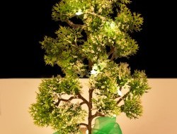 26 cm zasnežený svietiaci LED stromček
