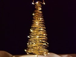 36 cm zlatý drôtený svietiaci LED stromček