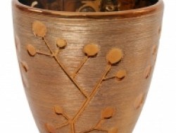 Medený obal na kvetináč je vyrobený z keramiky