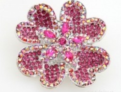 Ozdobná brošňa zdobená stovkami trblietavých kamínků- farbe lila zdob