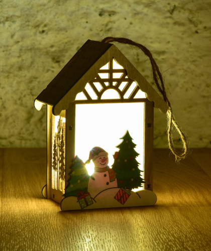 14 cm dřevěný domek s LED osvětlením 