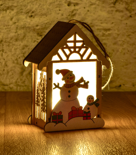 14 cm dřevěný domek s LED osvětlením 
